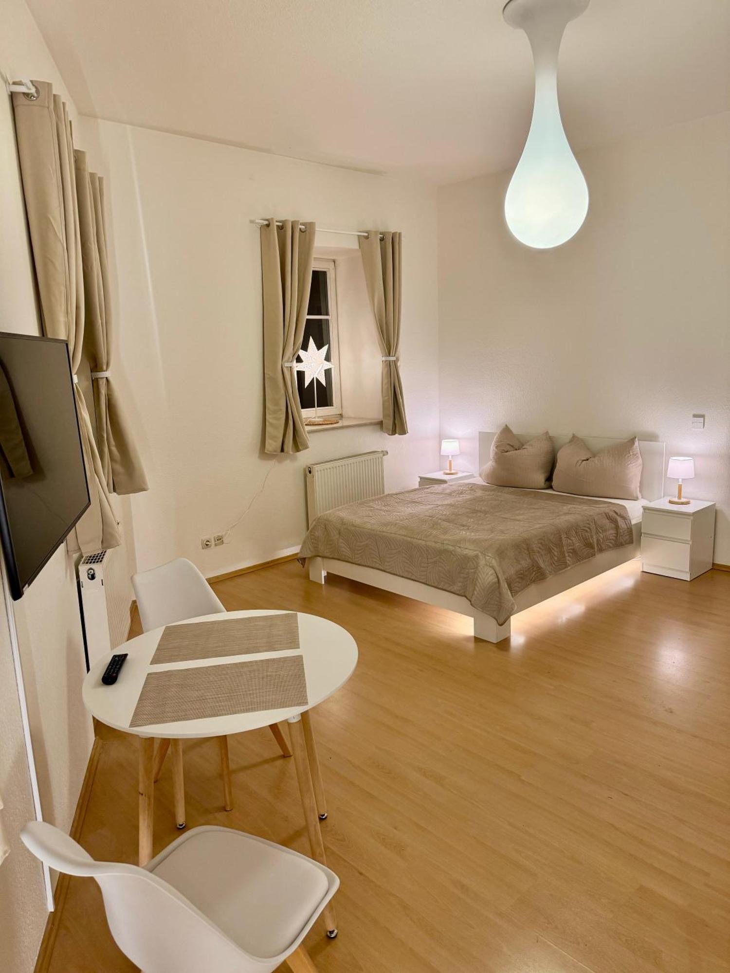 Ferienwohnung Schildblick Modernes Apartment Direkt In Der Altstadt Von Erfurt Nahe Der Kraemerbruecke - Beste Innenstadtlage Εξωτερικό φωτογραφία